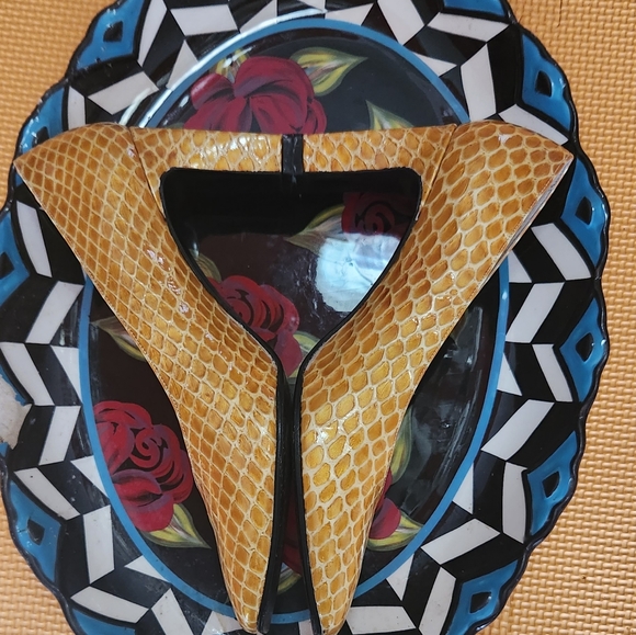 Stuart Weitzman Snake Embossed Pump - Picture 8 of 8